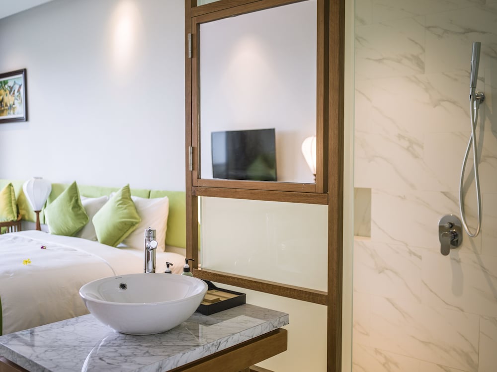 vinh hung old town hotel