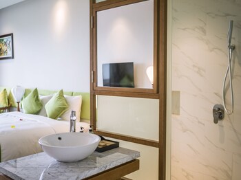 vinh hung old town hotel