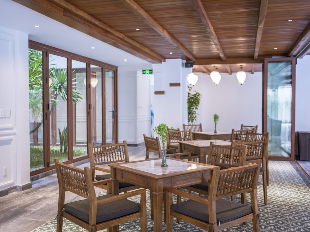 vinh hung old town hotel