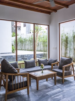 vinh hung old town hotel