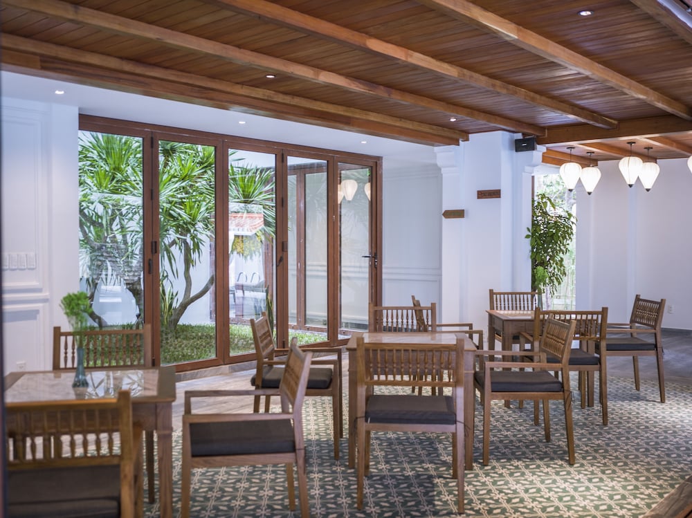 vinh hung old town hotel