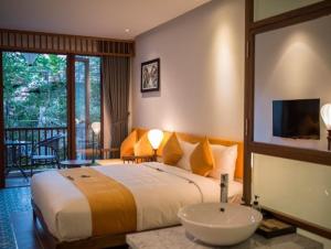 vinh hung old town hotel