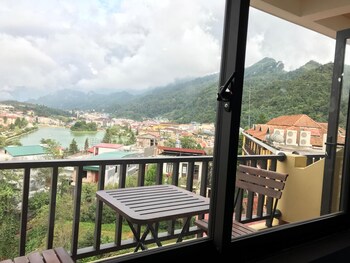saparis hotel