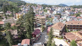 saparis hotel