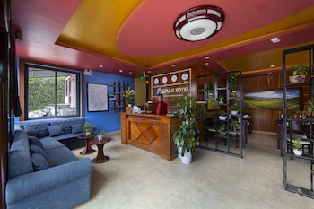 saparis hotel