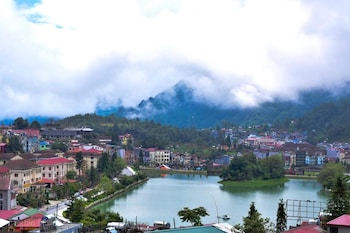 saparis hotel