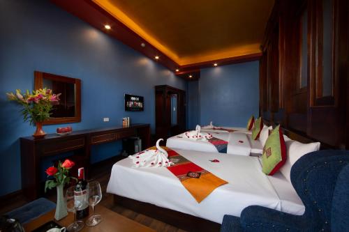 saparis hotel