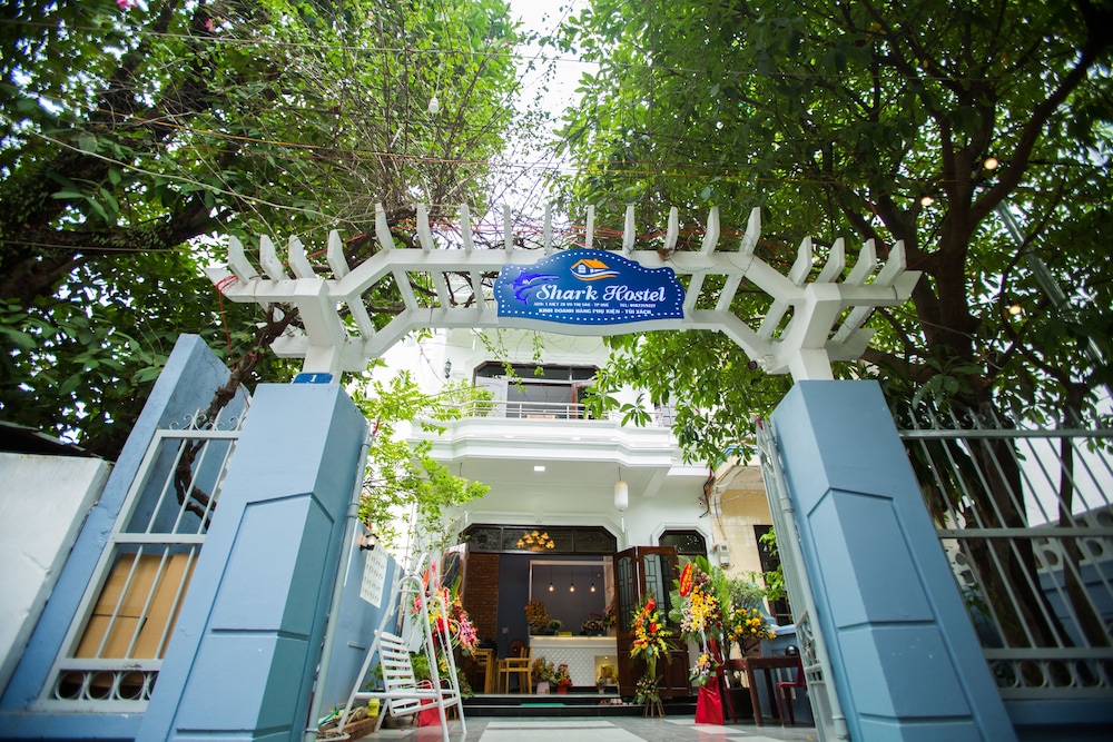 shark hotel hostel