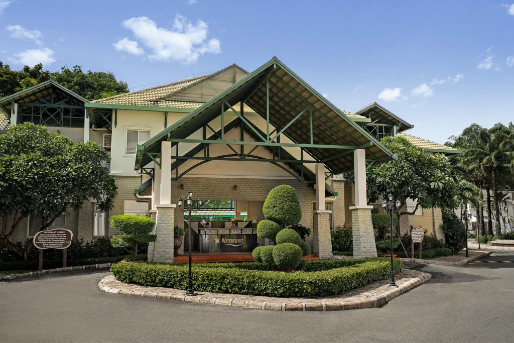 the waterfront residence