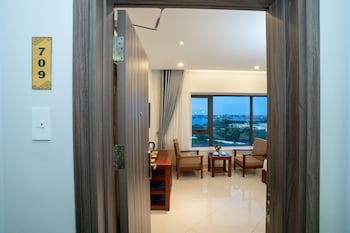 navy hotel cam ranh