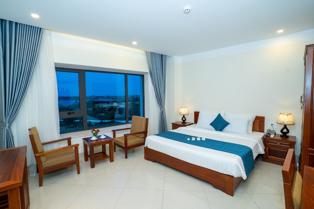 navy hotel cam ranh