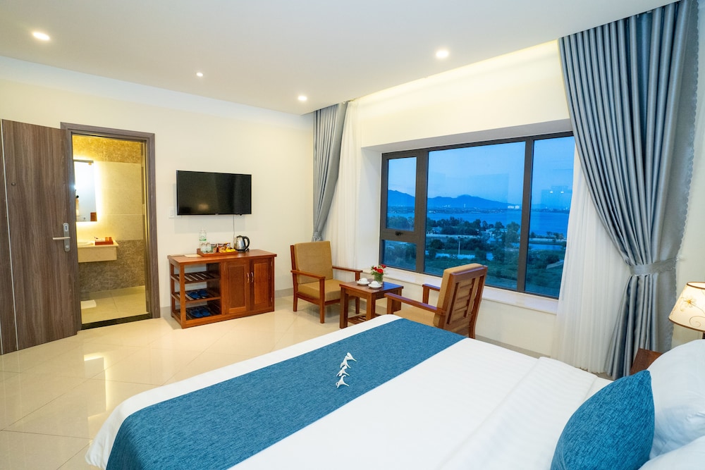navy hotel cam ranh
