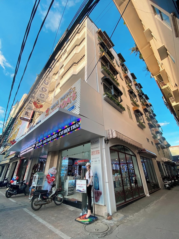 sweet lavender hotel near dalat night market