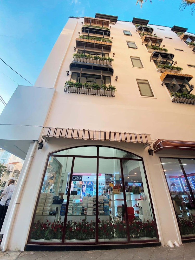 sweet lavender hotel near dalat night market