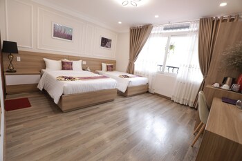 sweet lavender hotel near dalat night market