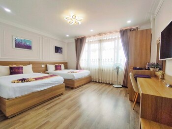 sweet lavender hotel near dalat night market