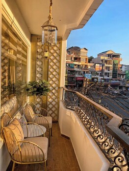 sweet lavender hotel near dalat night market