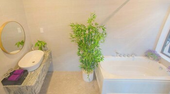 sweet lavender hotel near dalat night market