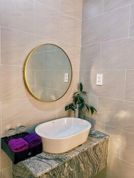 sweet lavender hotel near dalat night market