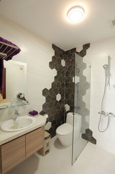 sweet lavender hotel near dalat night market