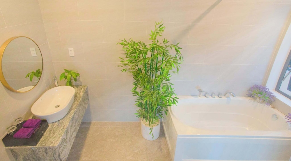 sweet lavender hotel near dalat night market