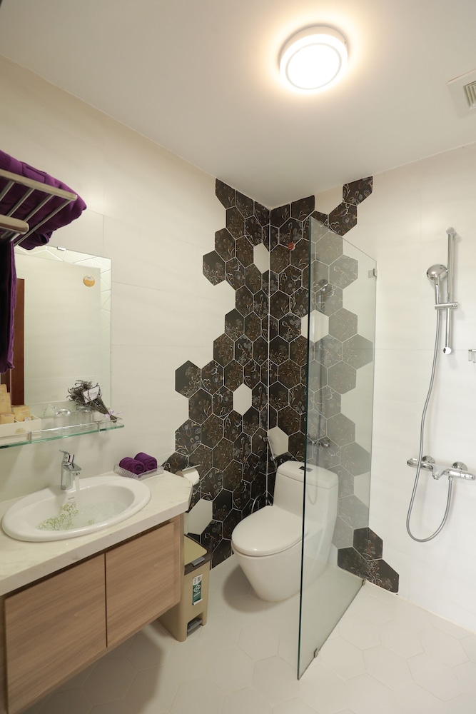 sweet lavender hotel near dalat night market