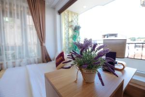 sweet lavender hotel near dalat night market