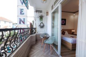 sweet lavender hotel near dalat night market