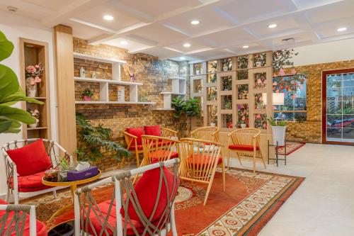 sweet lavender hotel near dalat night market