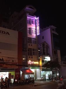 rich hotel