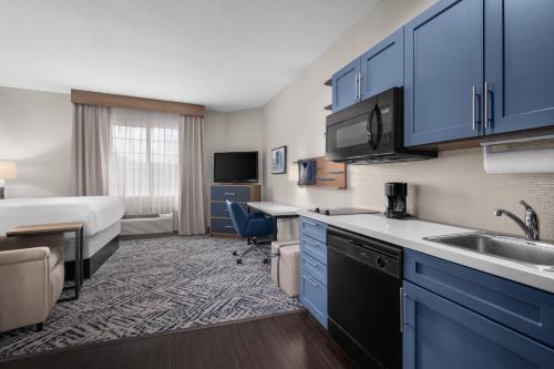 candlewood suites alexandria by ihg