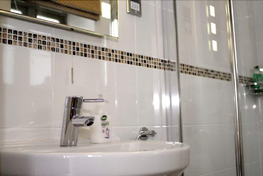 englands gate and coachhouse