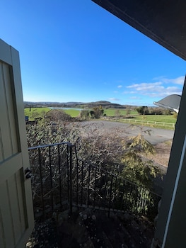 englands gate and coachhouse