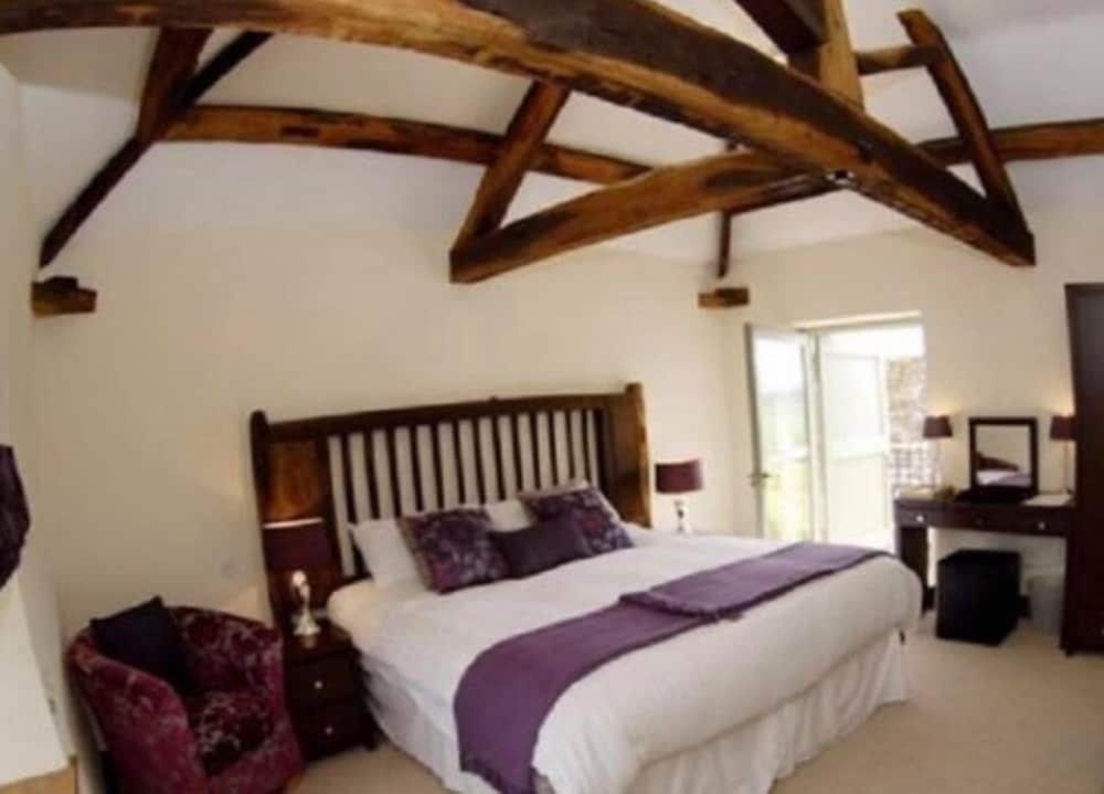 englands gate and coachhouse