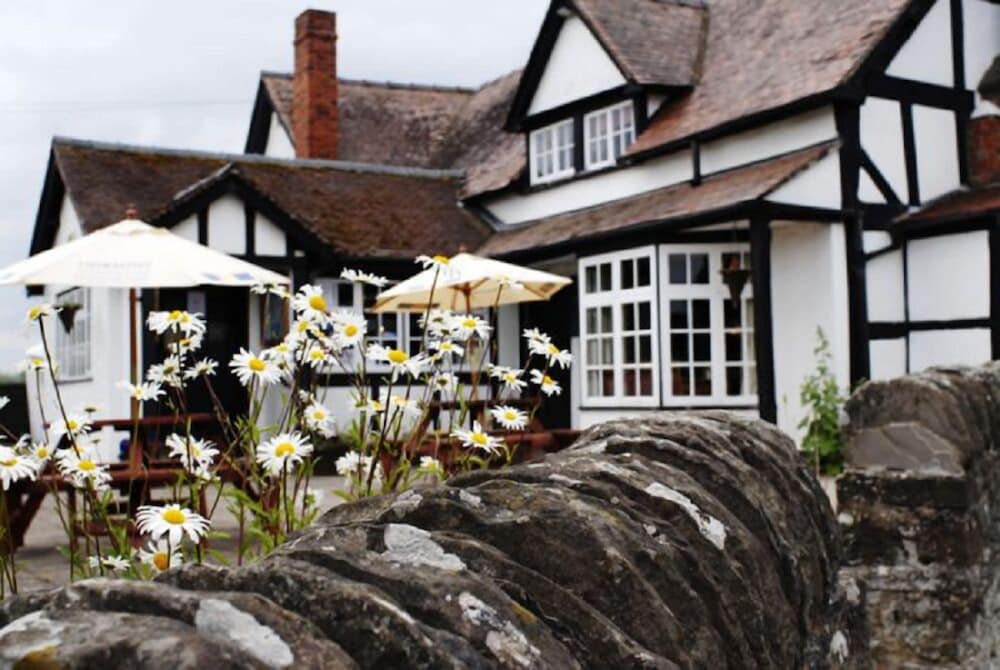 englands gate and coachhouse