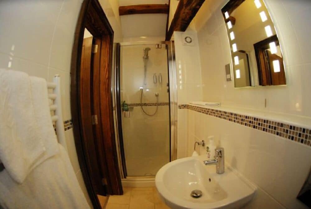 englands gate and coachhouse