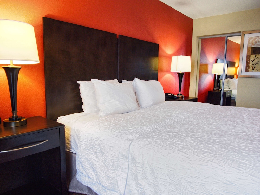 hampton inn and suites elk city