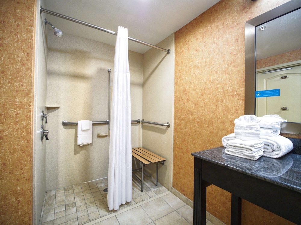 hampton inn and suites elk city