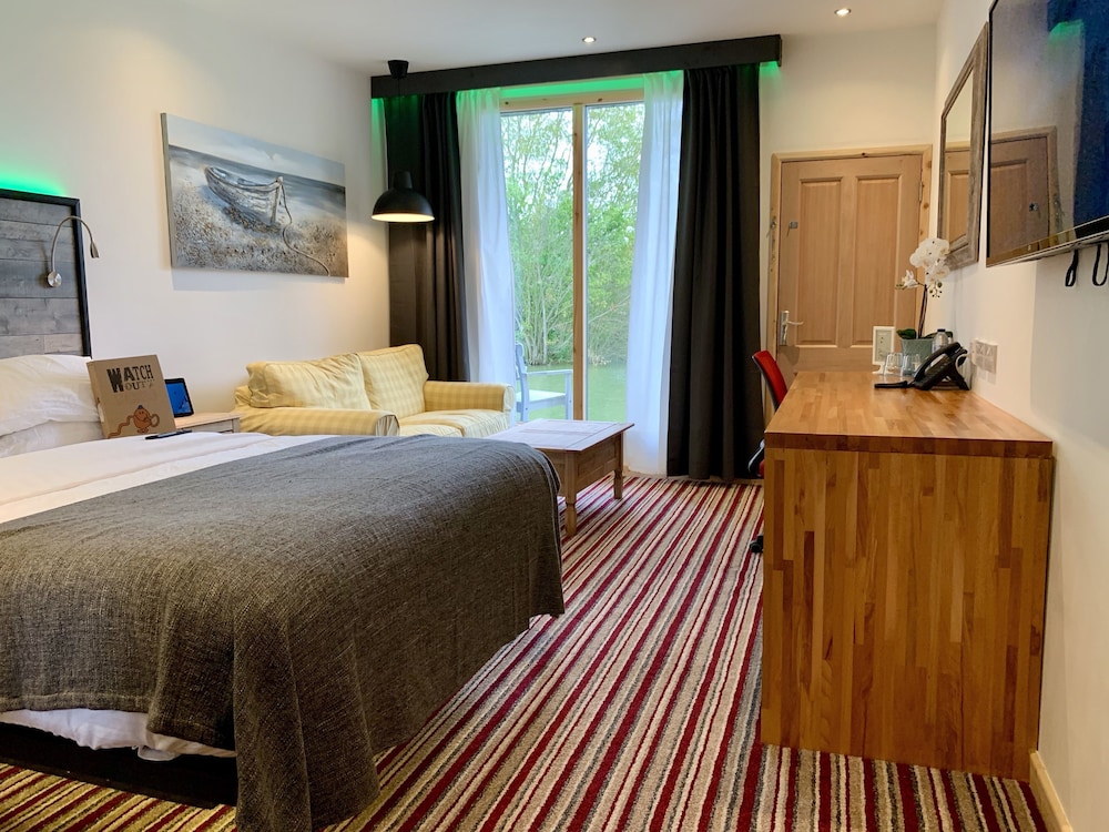 the waterfront lodges