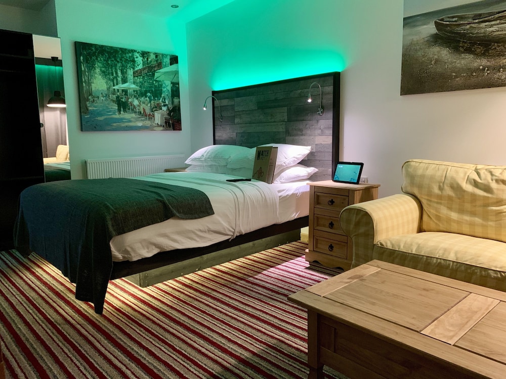 the waterfront lodges