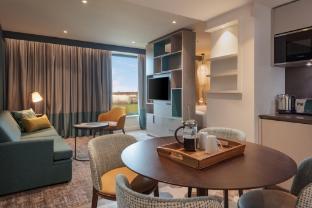 staybridge suites london heathrow bath road an ihg hotel