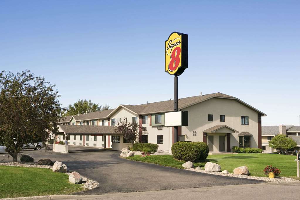 super 8 by wyndham alexandria mn