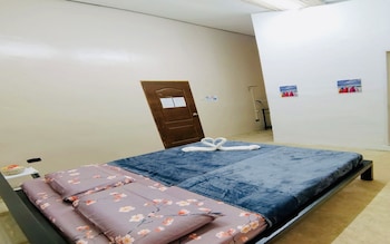big paul hostel adults only