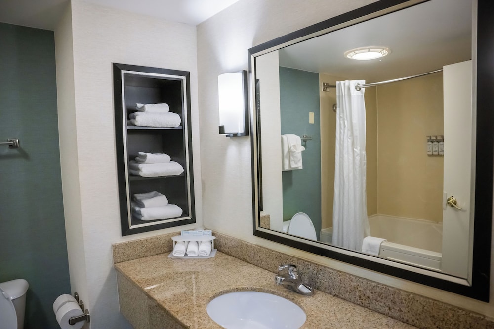 wyndham garden erie