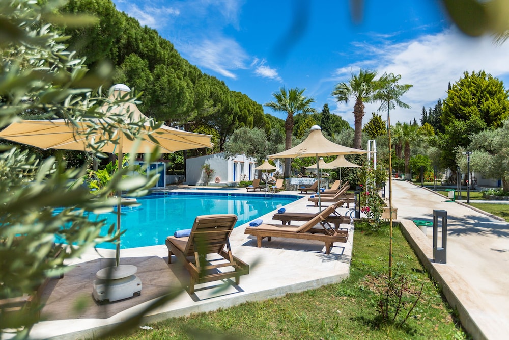 risus garden marina hotel