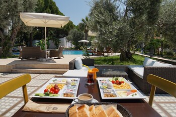risus garden marina hotel