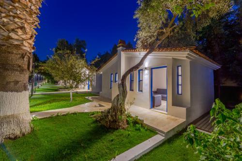 risus garden marina hotel