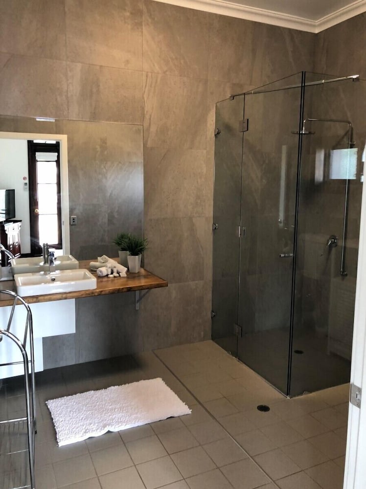 fairway manor accommodation