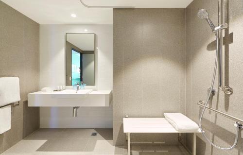 holiday inn express newcastle an ihg hotel