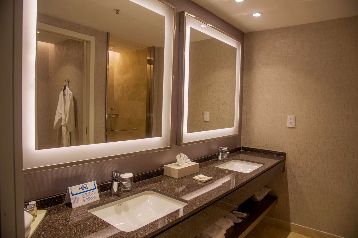 hilton pilar